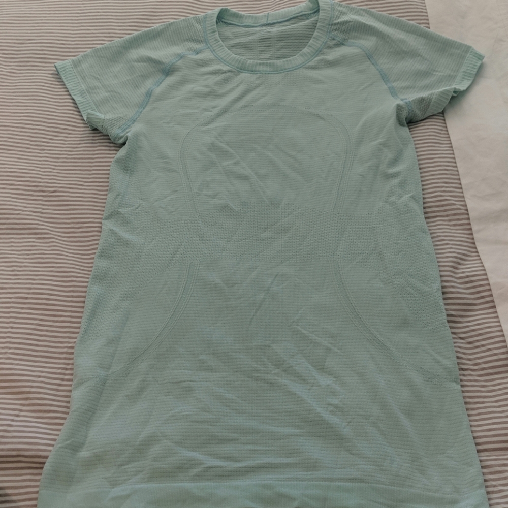 Lululemon - Swiftly tech tee - Sz 6